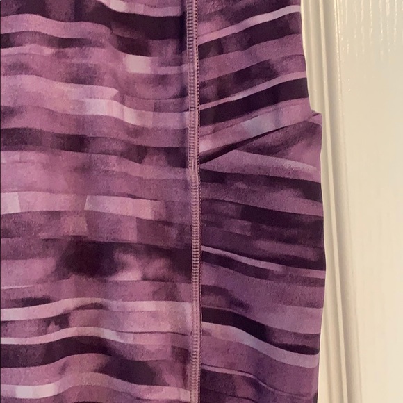 Lululemon running crops size 8 - Picture 2 of 8